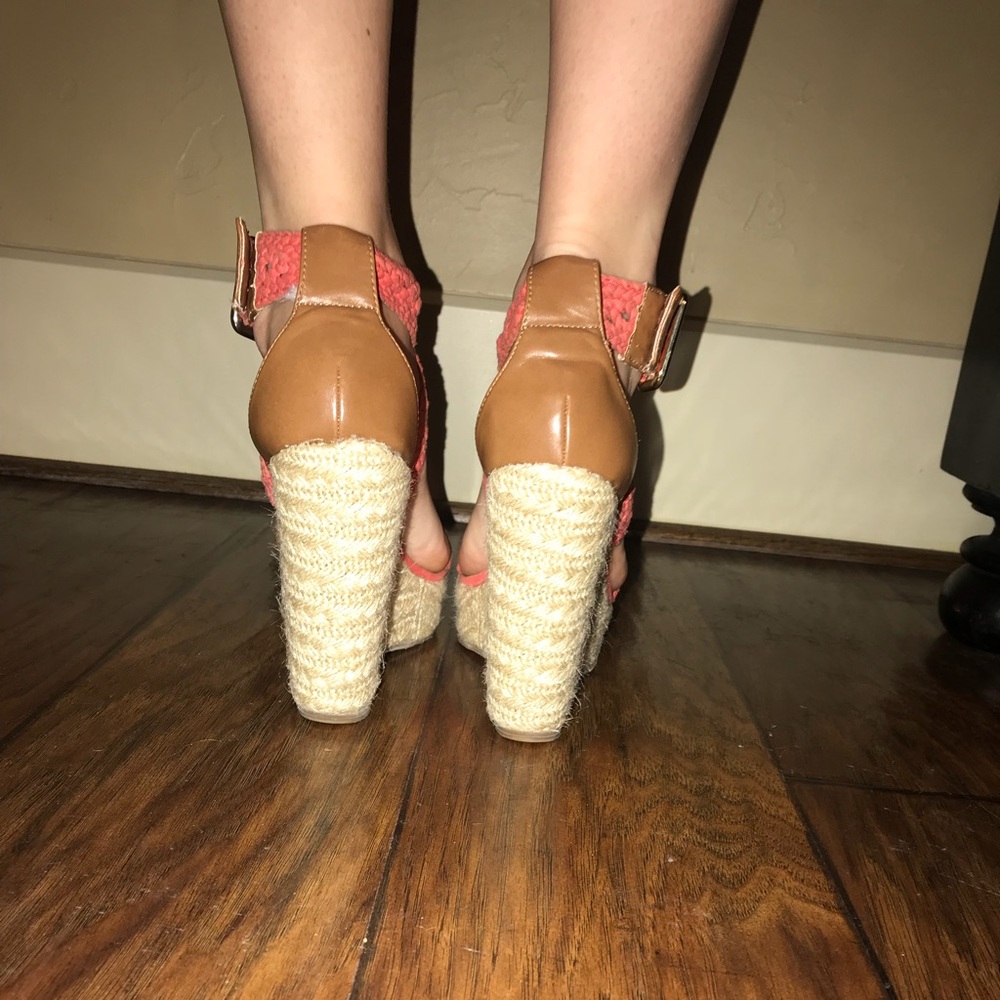 Steve Madden coral summer wedges